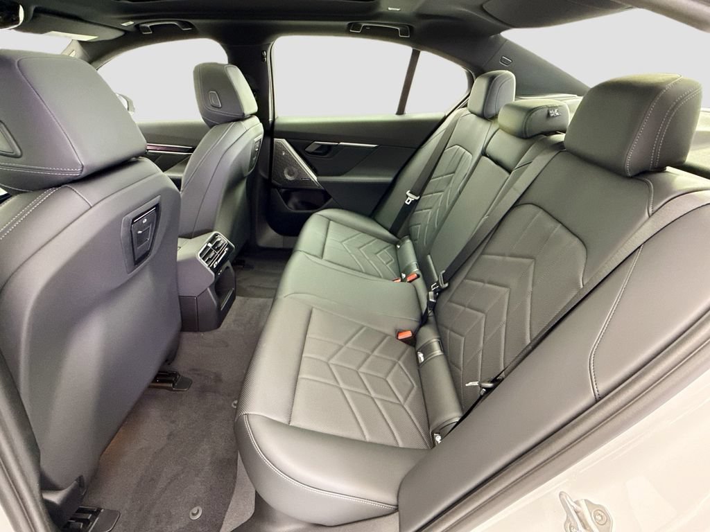 New 2027 BMW 550e xDrive AWD/4WD image 20