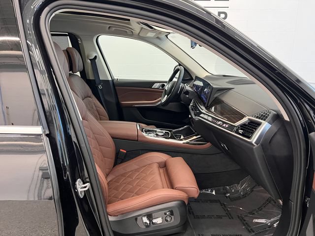 Used 2026 BMW X7 xDrive40i AWD/4WD image 16