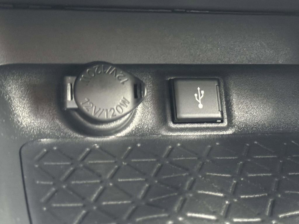 Used 2020 Toyota RAV4 XLE Premium image 9