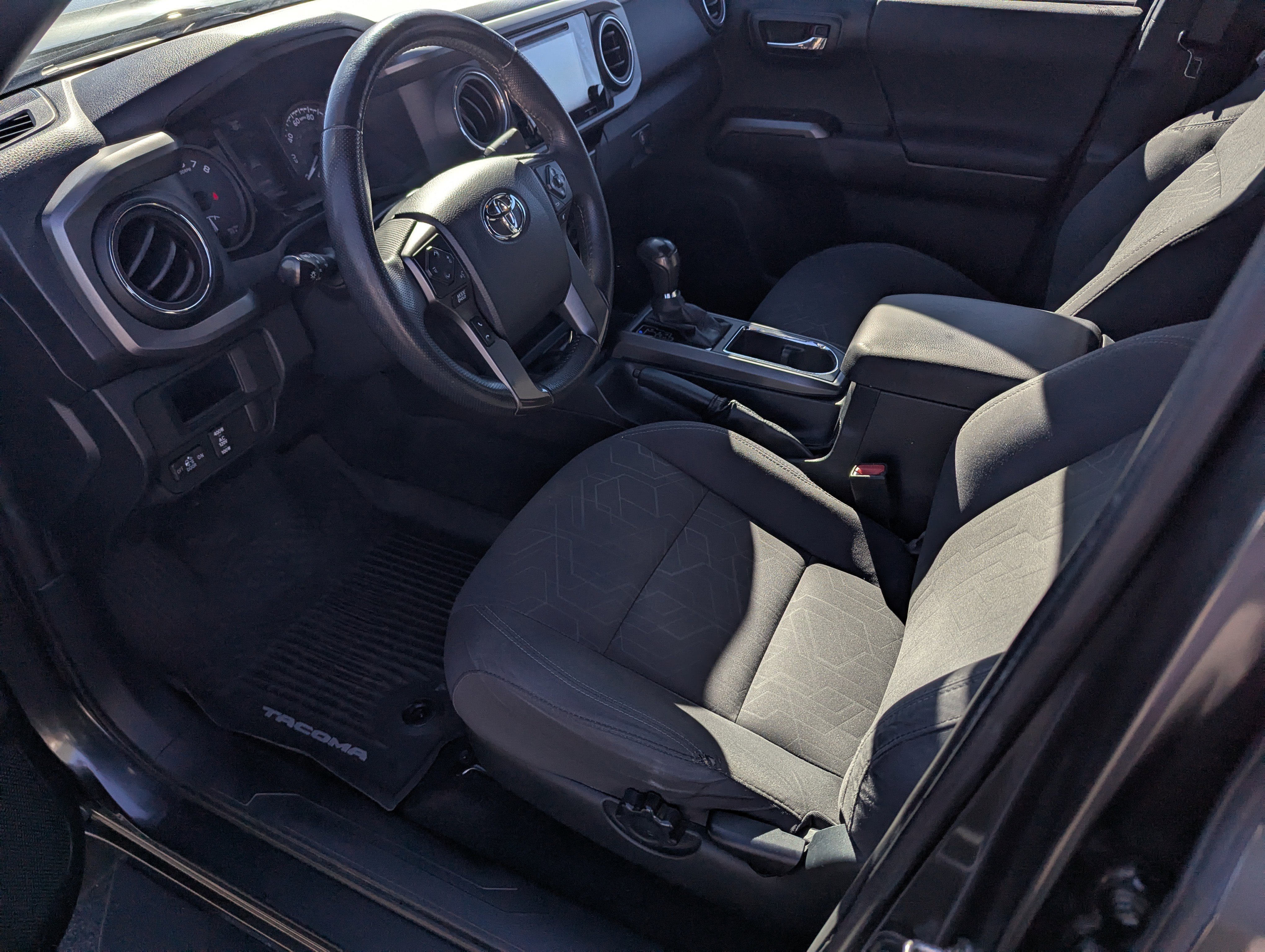 Used 2016 Toyota Tacoma TRD Off-Road w/ Towing Package image 10