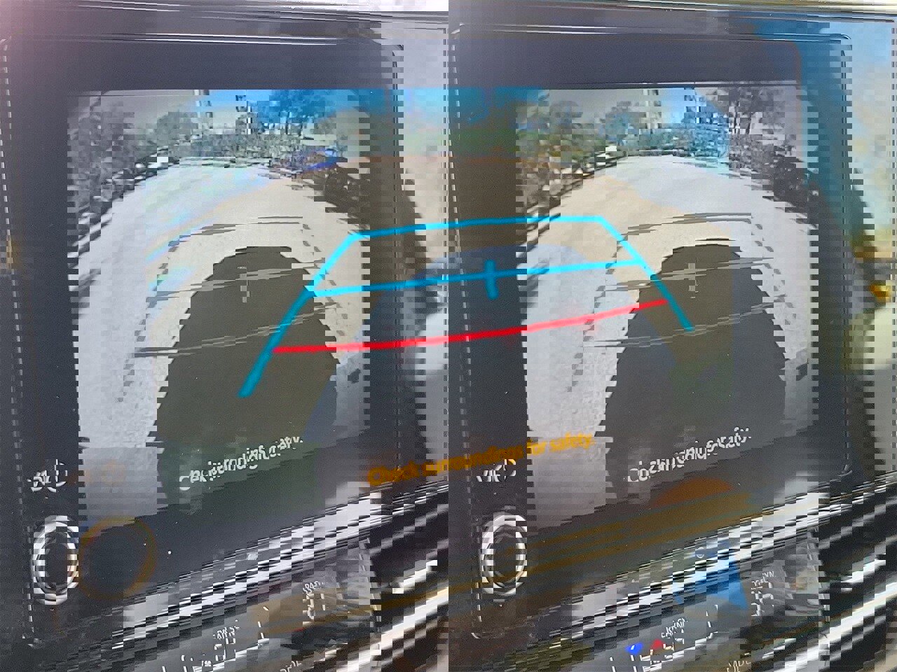 Used 2025 Toyota Sienna LE image 25