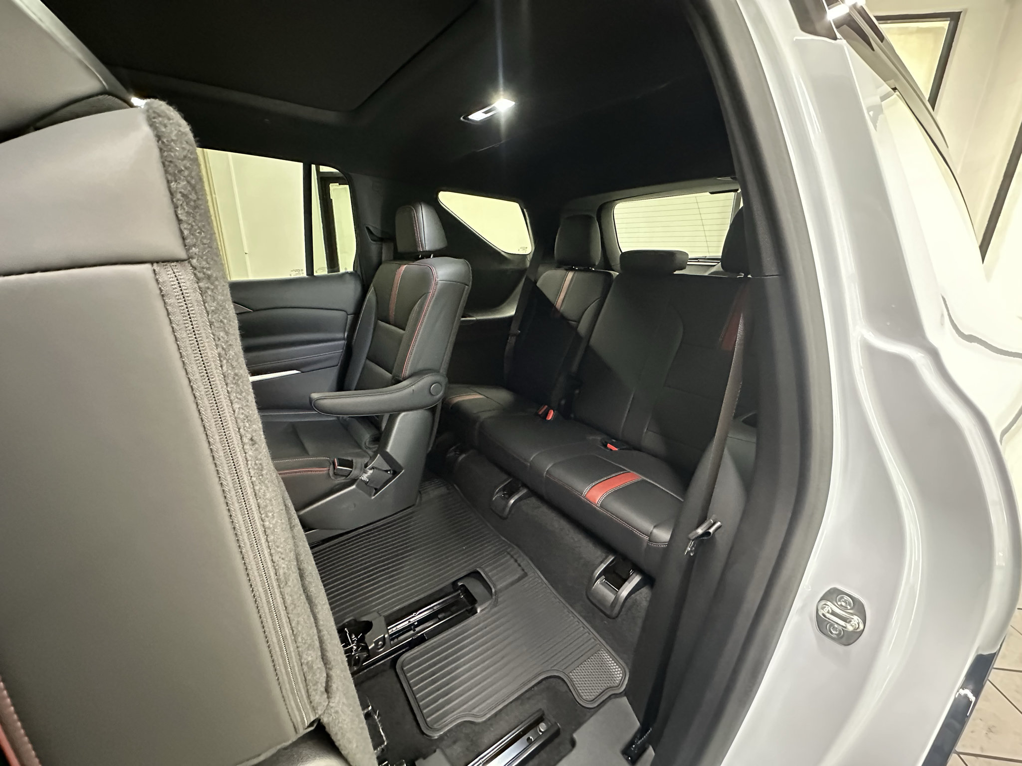 New 2027 Chevrolet Traverse RS w/ LPO, Floor Liner Package AWD/4WD image 16