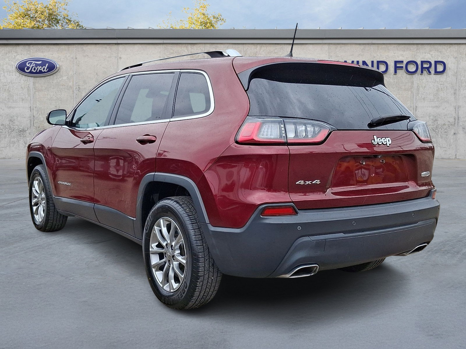 Used 2019 Jeep Cherokee Latitude Plus image 4