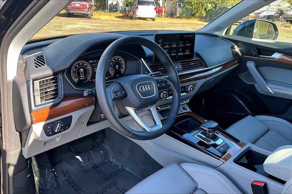 Used 2023 Audi Q5 2.0T Premium Plus w/ Premium Plus Package AWD/4WD image 18