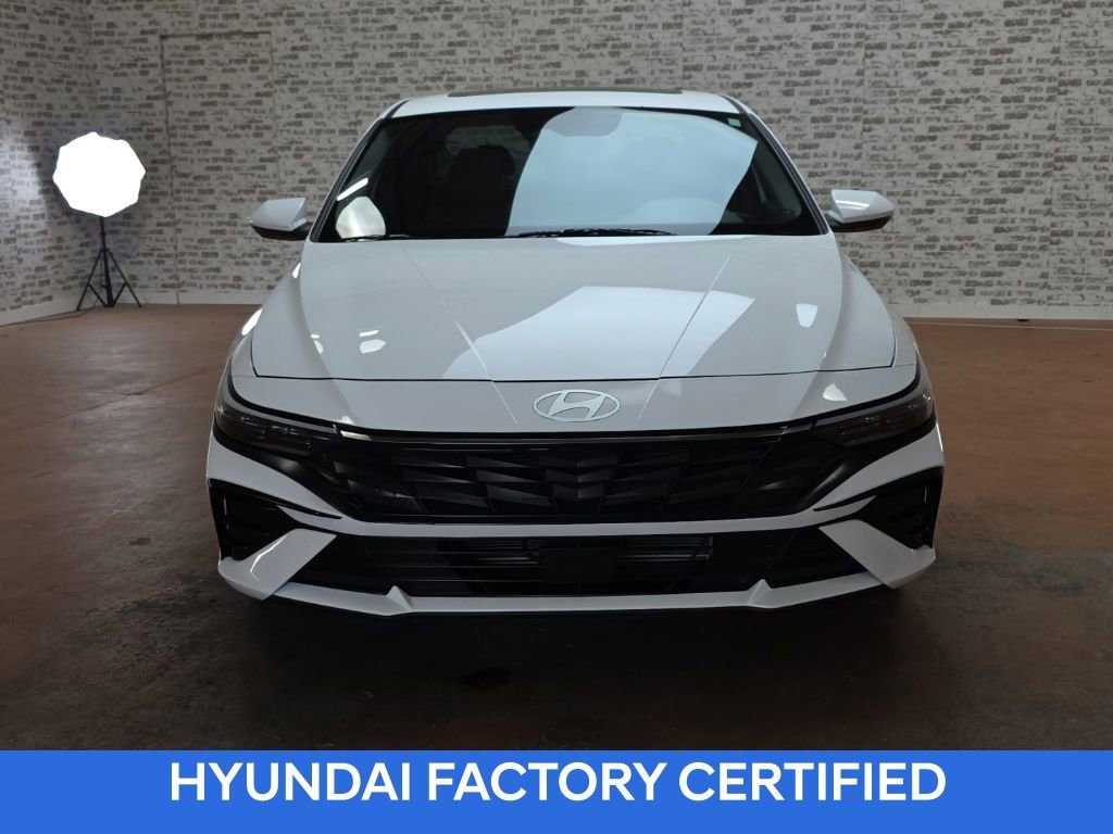 Used 2025 Hyundai Elantra SEL FWD image 2