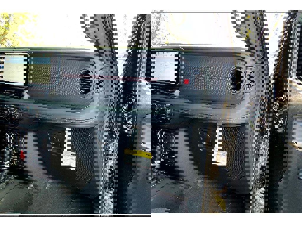 Used 2024 Jeep Wrangler Unlimited Rubicon w/ Technology Group image 17