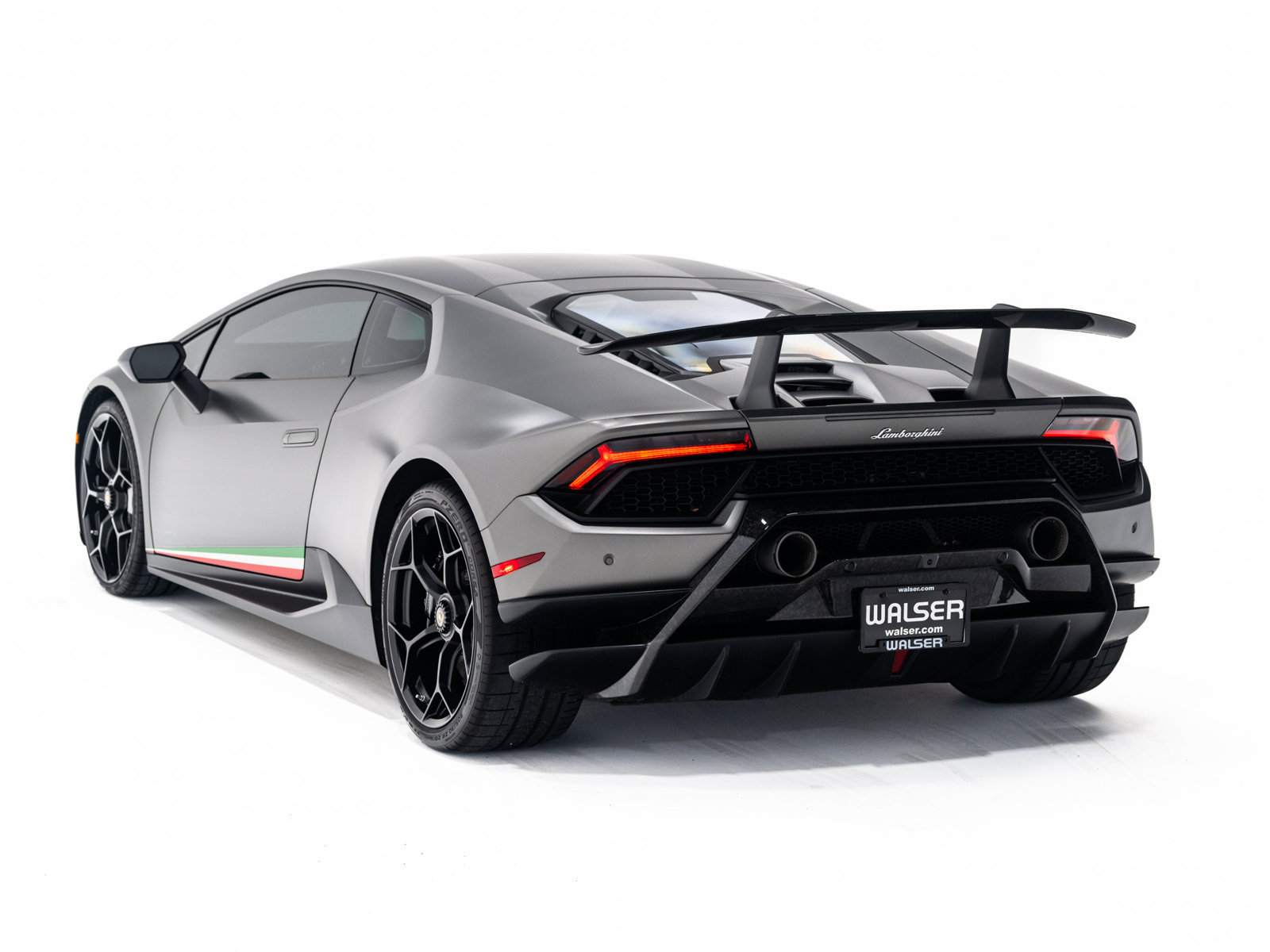 Used 2018 Lamborghini Huracan Performante AWD/4WD image 4