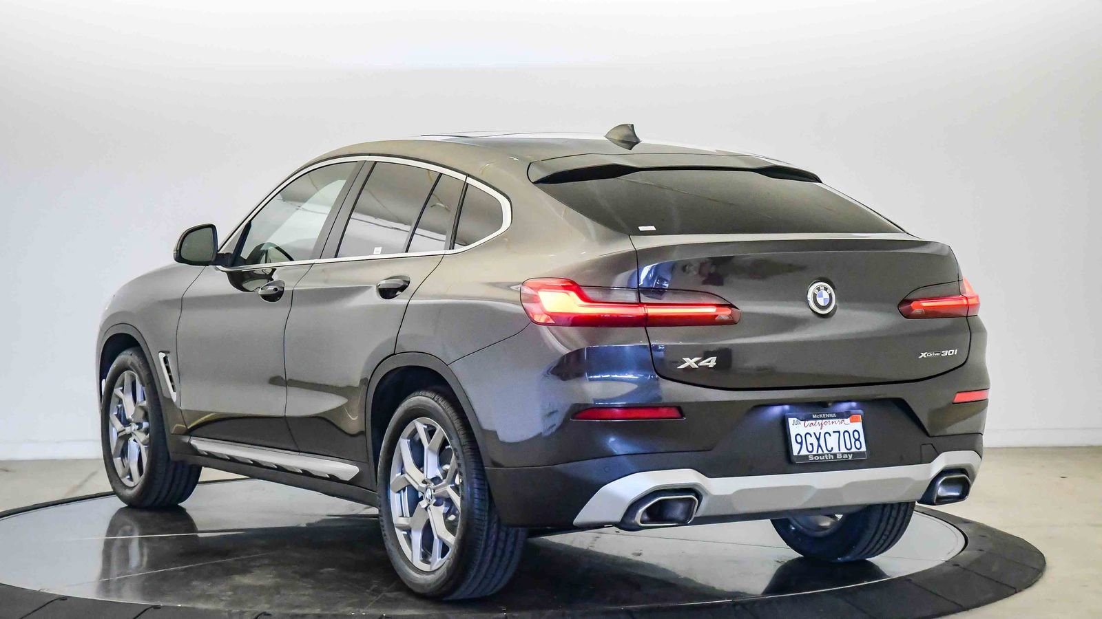 Certified 2023 BMW X4 xDrive30i w/ Premium Package AWD/4WD image 2