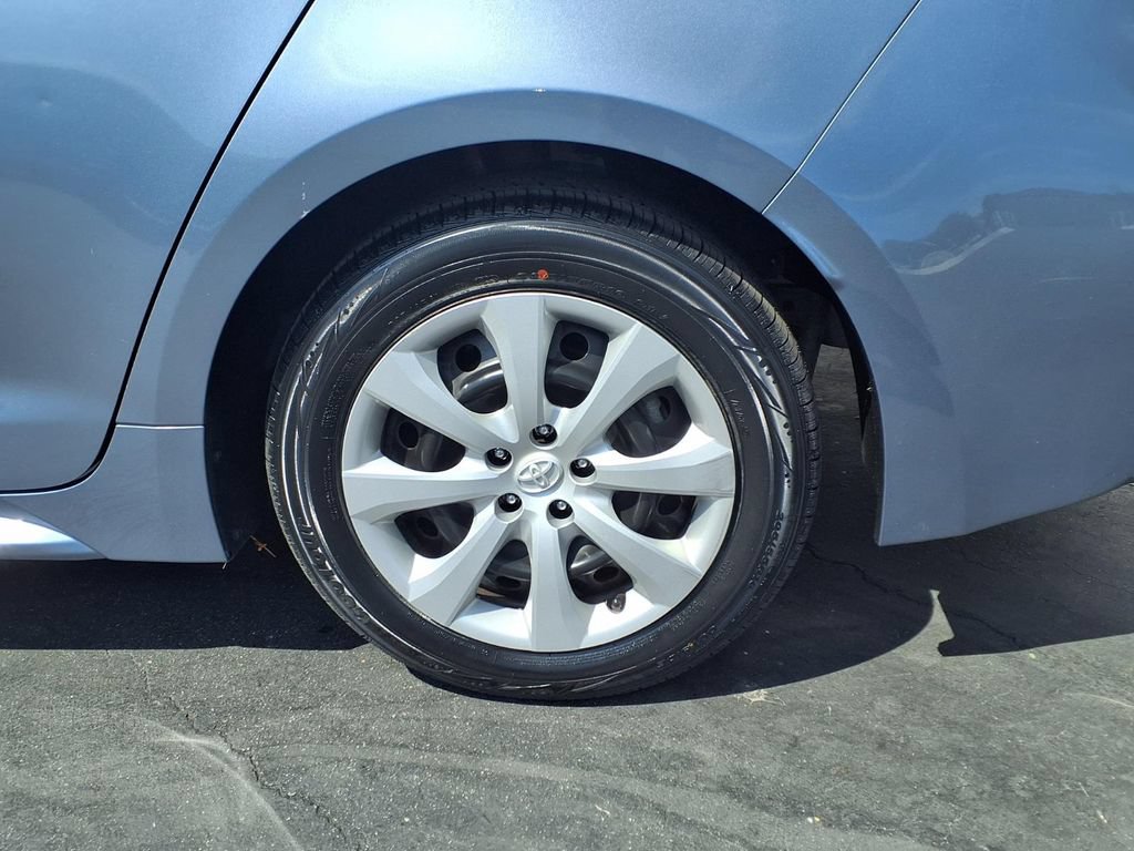 Used 2023 Toyota Corolla LE w/ Carpet Mat Package (TMS) FWD image 5