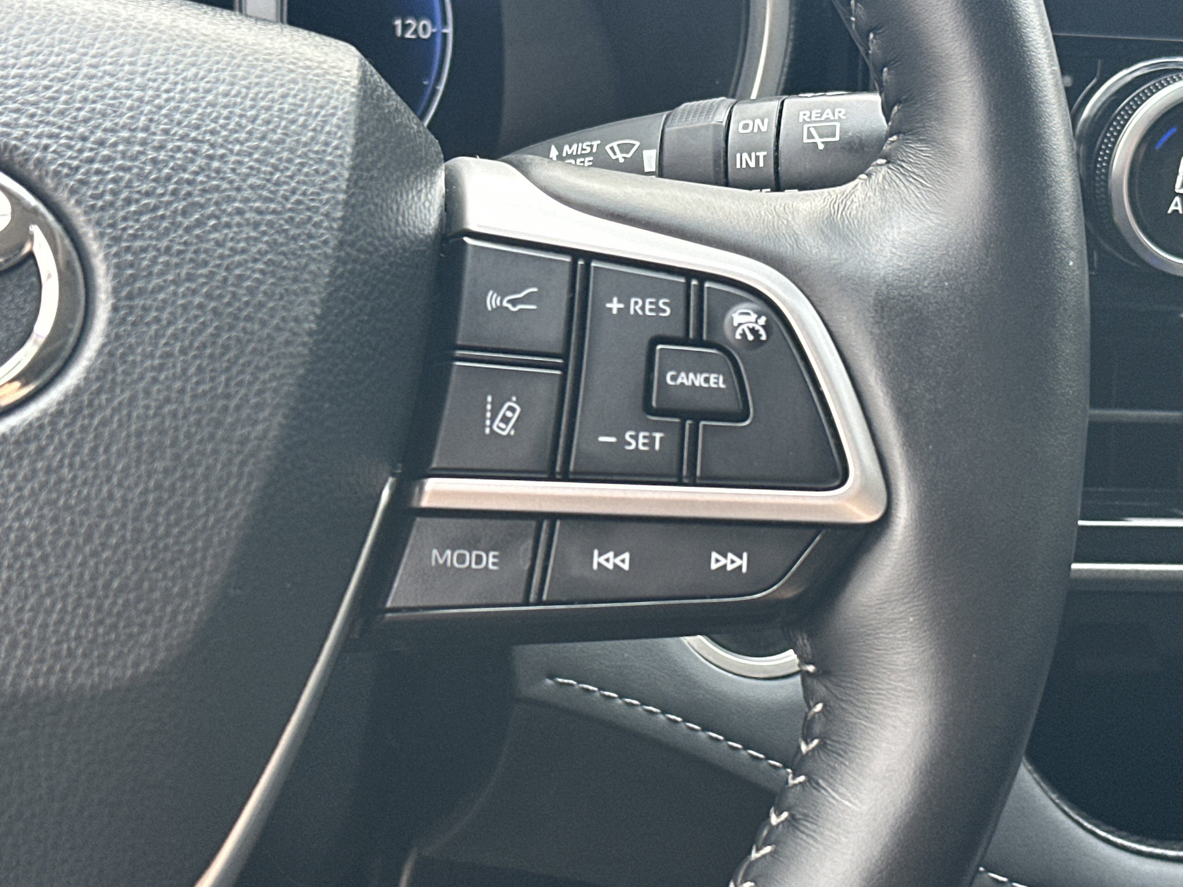 Certified 2025 Toyota Highlander Limited AWD/4WD image 19