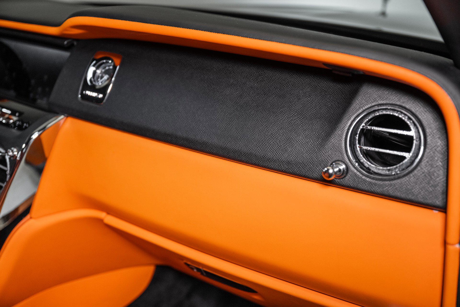 Used 2022 Rolls-Royce Cullinan w/ Dark Exterior Package image 59