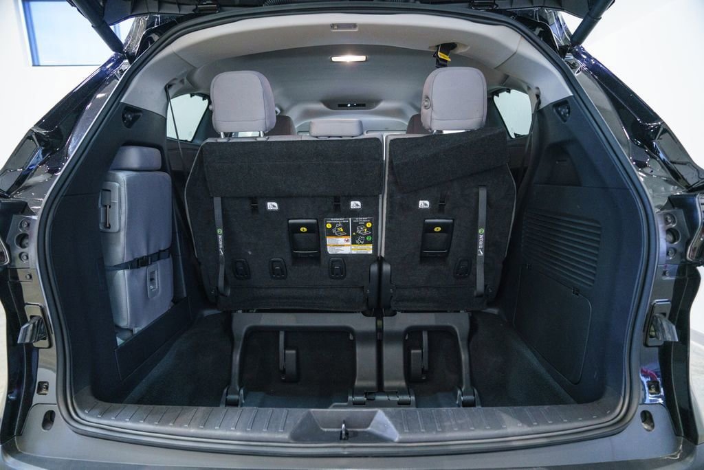 Certified 2026 Toyota Sienna LE FWD image 37