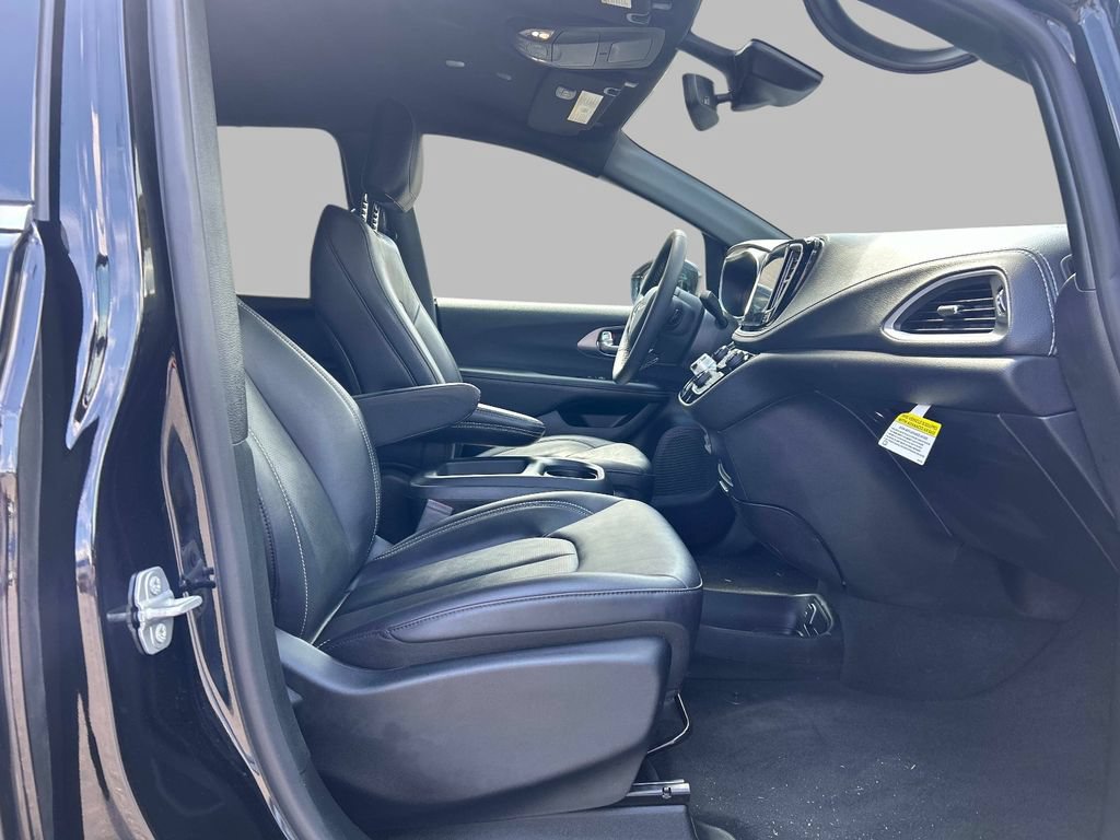 Used 2026 Chrysler Pacifica Select FWD image 20