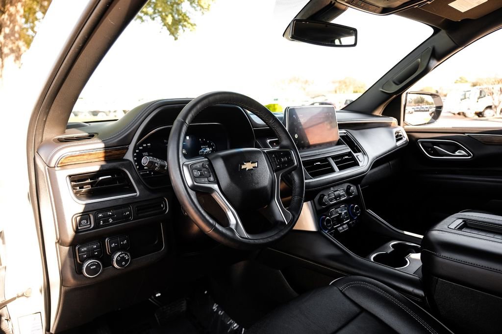 Used 2022 Chevrolet Suburban Premier image 2