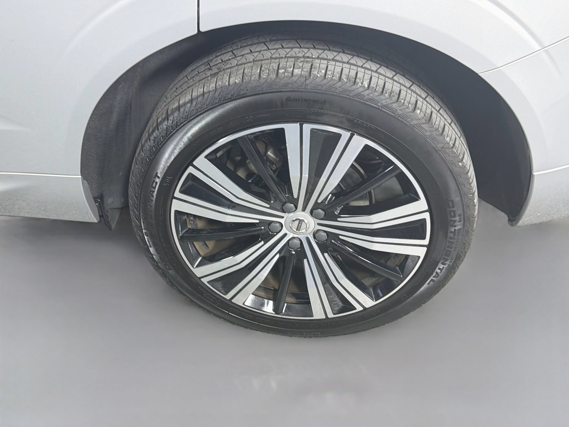 Certified 2023 Volvo XC60 B5 Plus w/ Protection Package Premier FWD image 32
