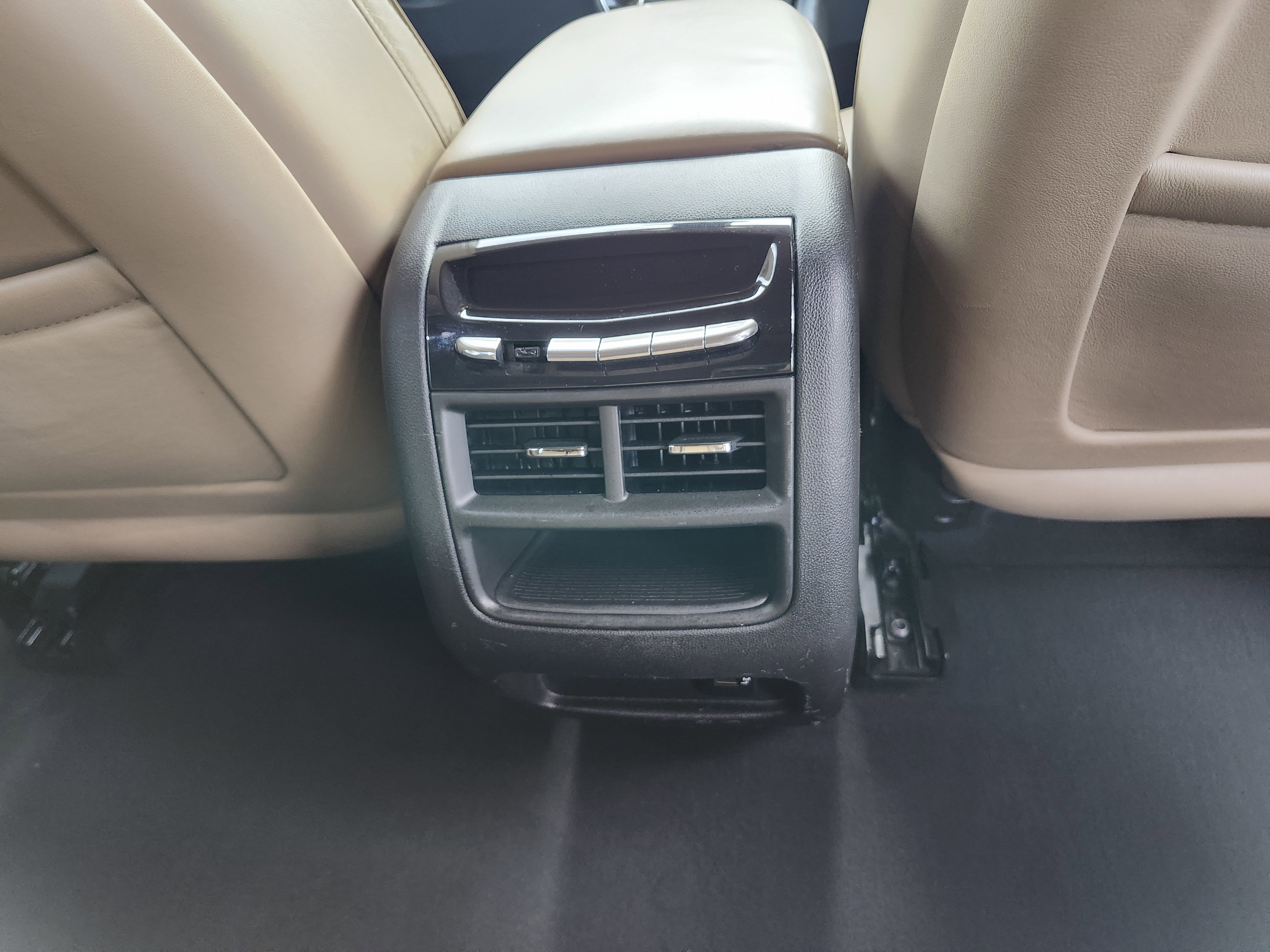 Used 2017 Cadillac XT5 Platinum AWD/4WD image 25