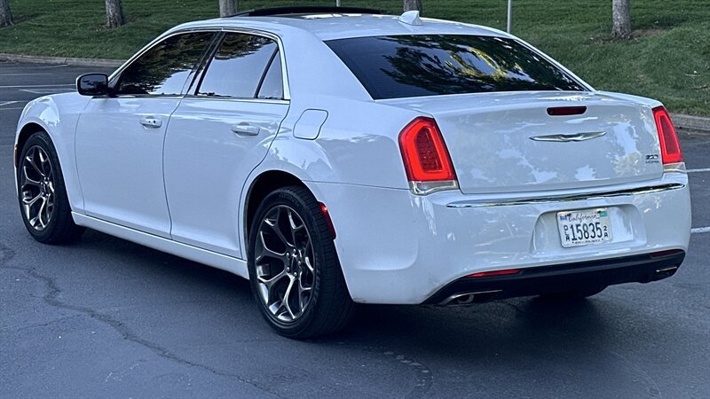 Used 2015 Chrysler 300 Limited RWD image 8