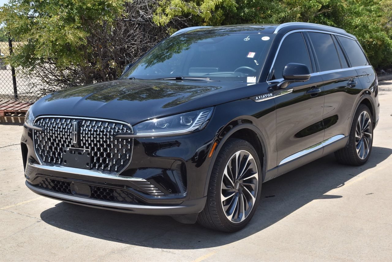 Certified 2026 Lincoln Aviator Reserve AWD/4WD image 2