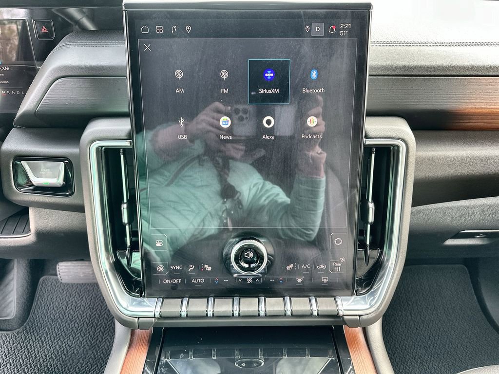 Certified 2025 GMC Yukon Denali image 13