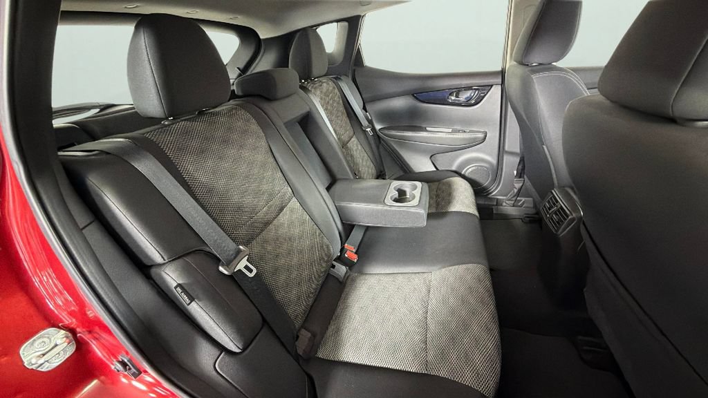 Used 2022 Nissan Rogue Sport SV AWD/4WD image 30
