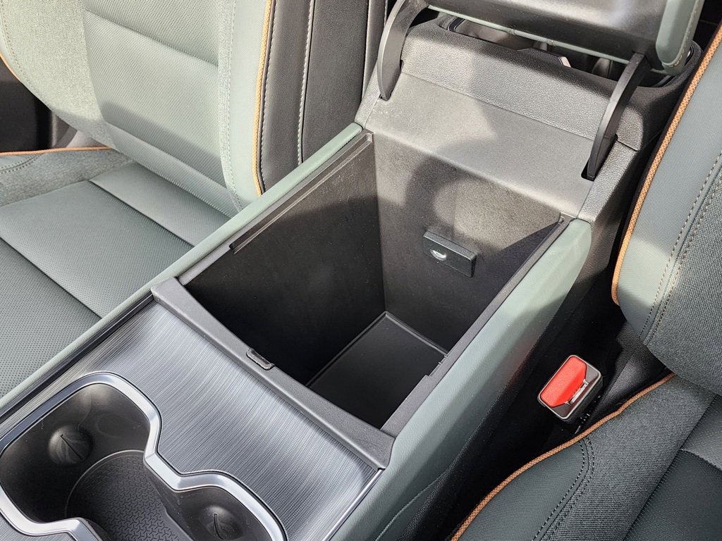 New 2026 GMC Acadia AT4 w/ Luxury Package image 35