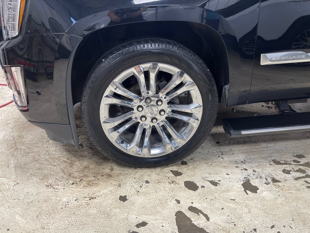 Used 2018 Cadillac Escalade ESV Premium Luxury w/ LPO, Radiant Package AWD/4WD image 9