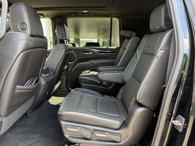 Used 2023 Cadillac Escalade ESV Sport AWD/4WD image 15