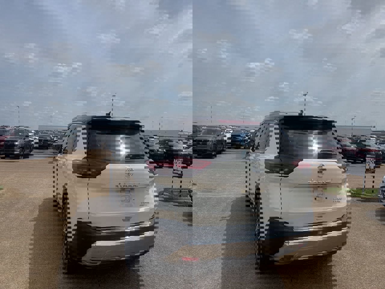 Used 2021 Nissan Rogue Platinum image 14