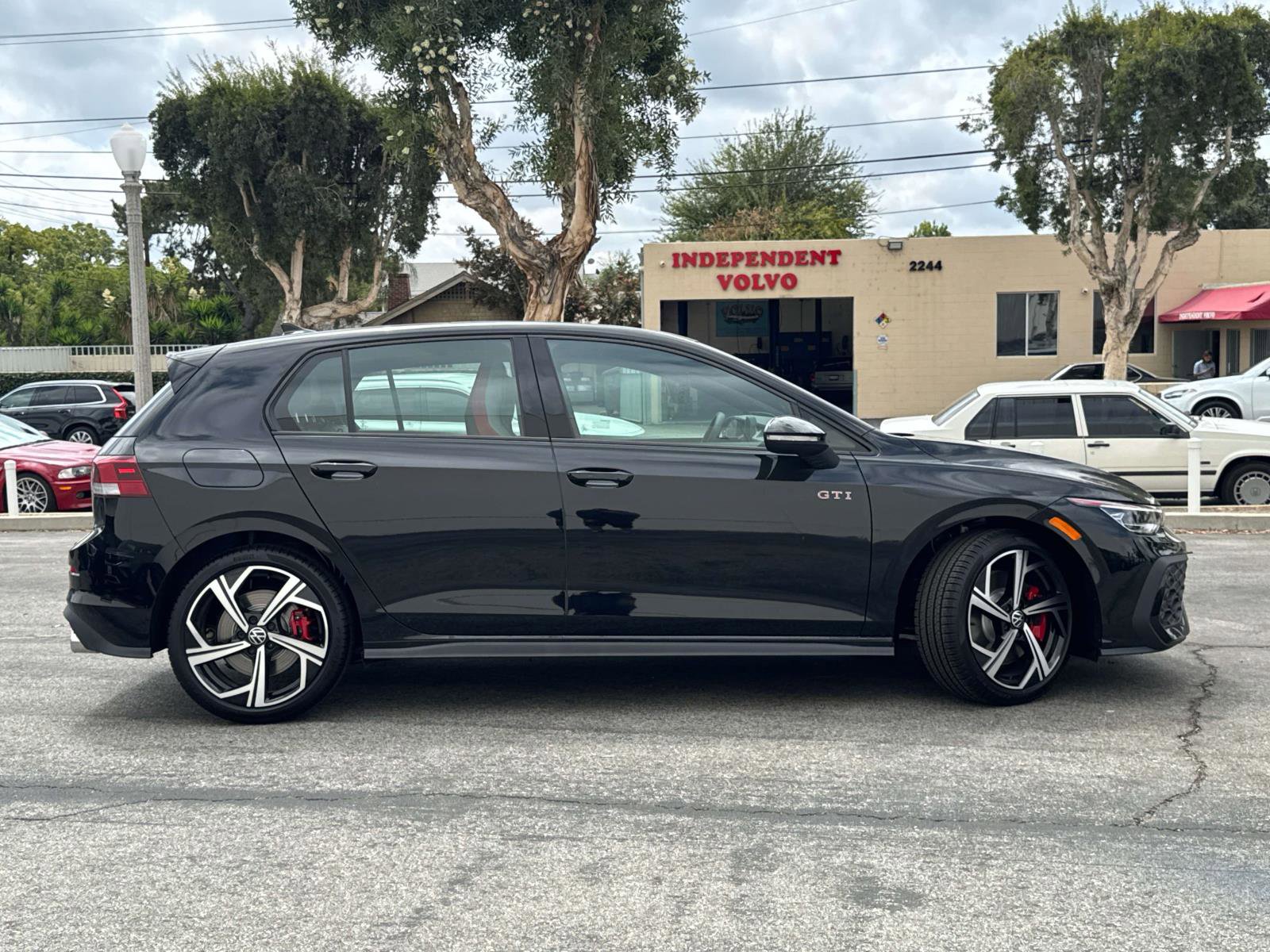 New 2025 Volkswagen GTI SE image 3