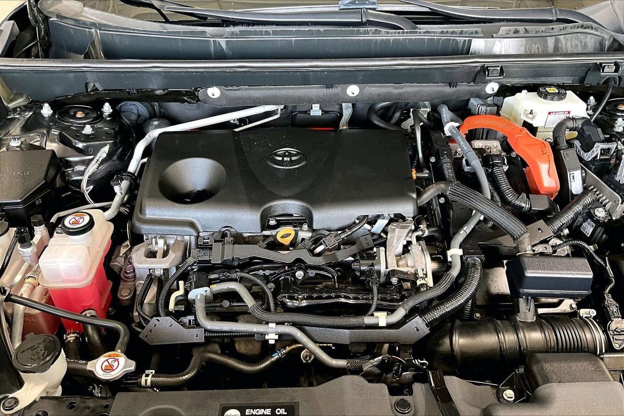 Used 2021 Toyota RAV4 XLE w/ Convenience Package image 9