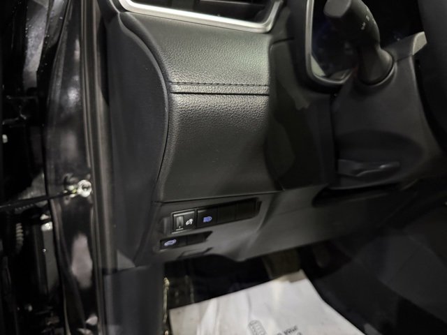 Used 2022 Toyota Corolla Cross XLE w/ Convenience Package image 13