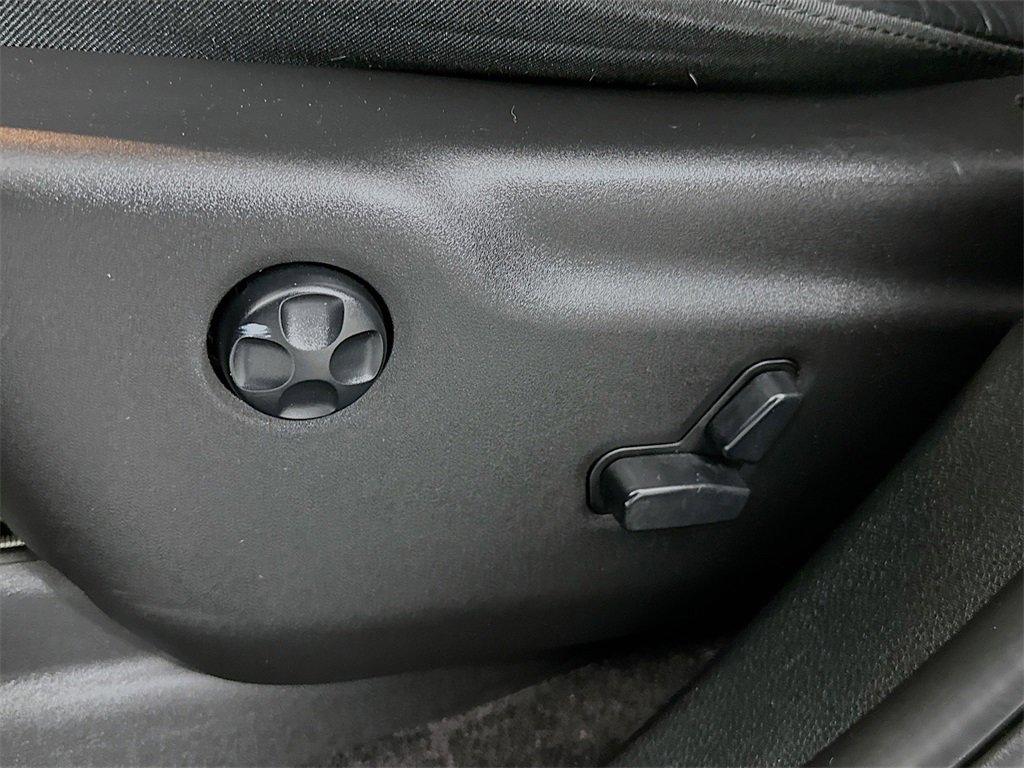 Used 2018 Jeep Grand Cherokee Altitude image 10