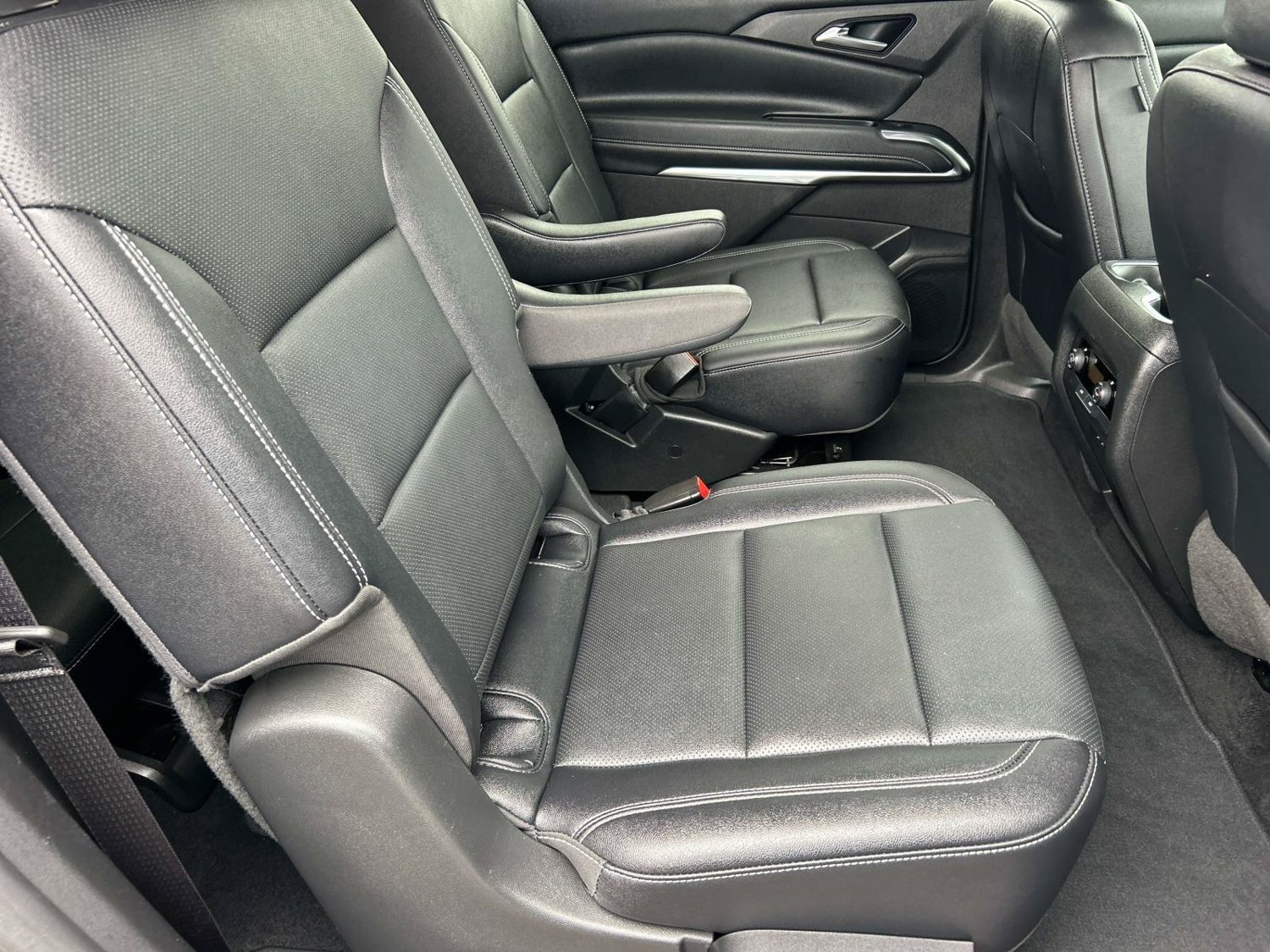 Used 2025 Chevrolet Traverse LT FWD image 26