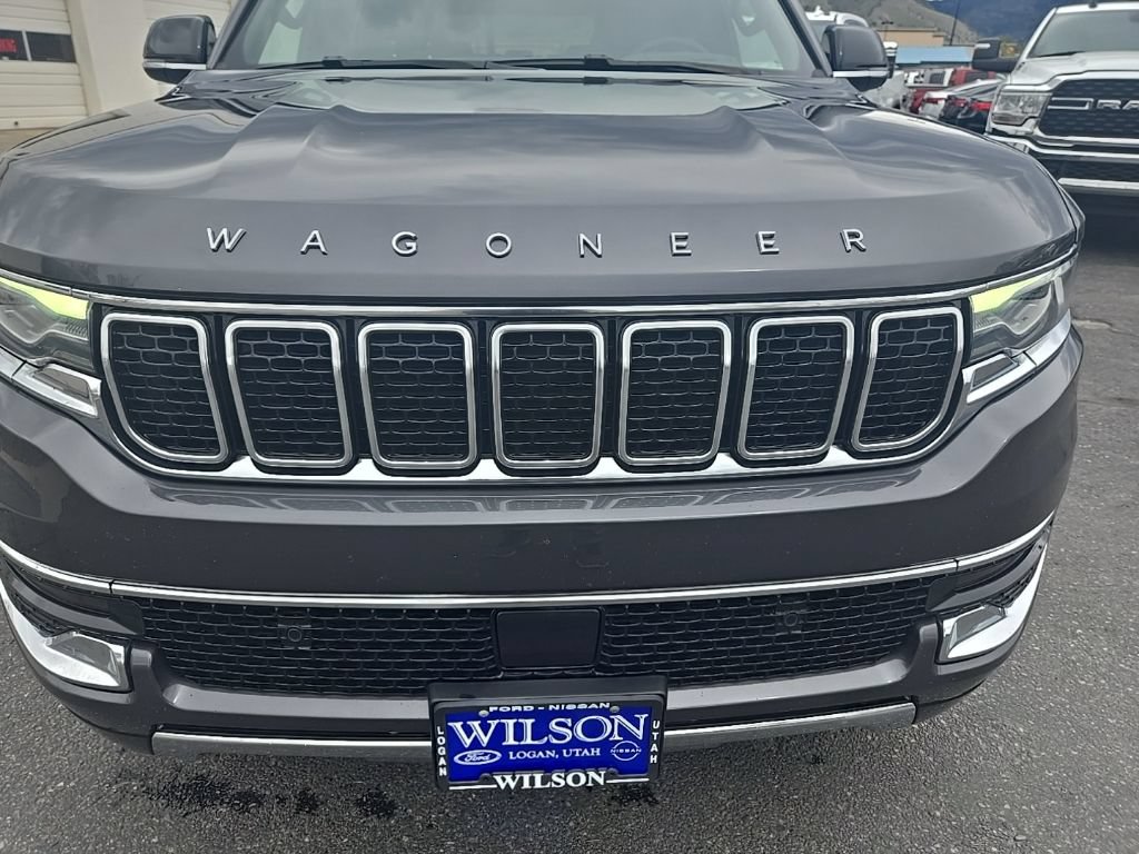 Used 2024 Jeep Wagoneer Series III AWD/4WD image 32