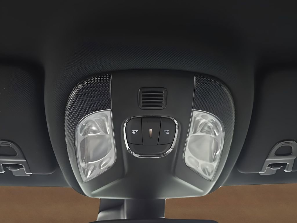 Used 2025 Jeep Compass Limited image 29