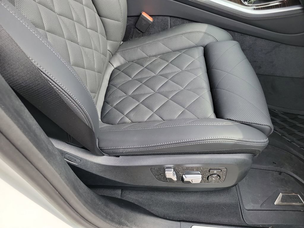 Certified 2025 BMW X5 xDrive50e w/ Premium Package image 12