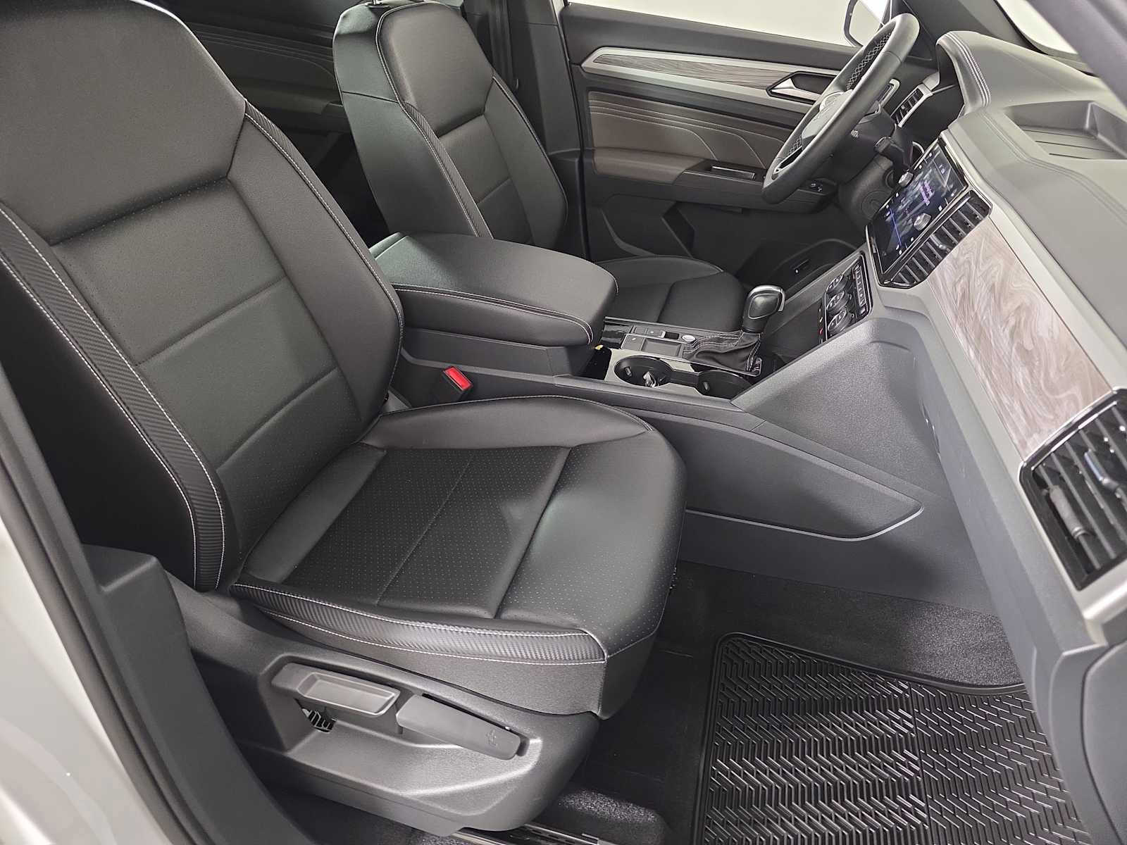 Used 2023 Volkswagen Atlas Cross Sport SE w/ Panoramic Sunroof Package image 30