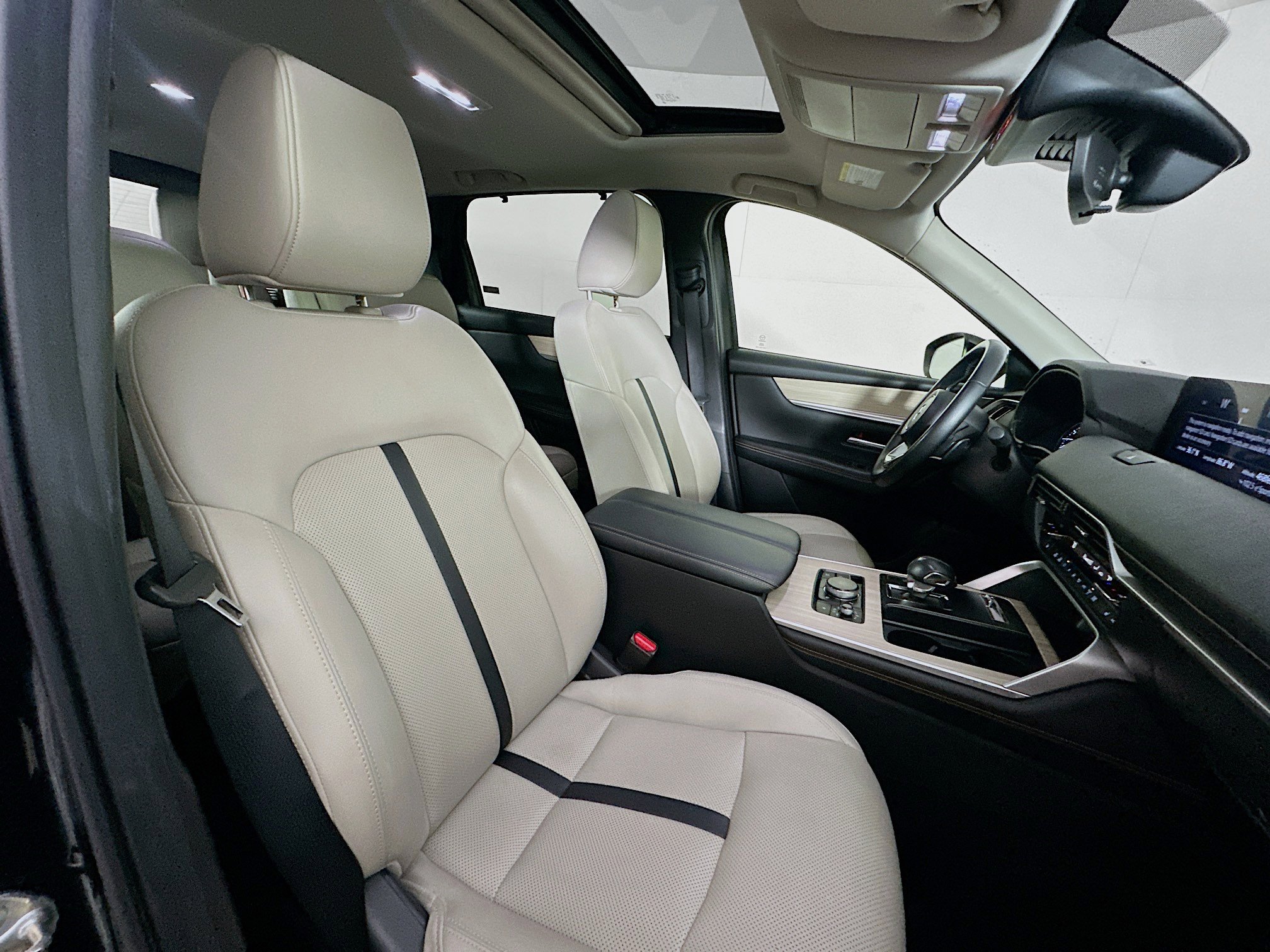 Used 2025 MAZDA CX-90 3.3 Turbo w/ Preferred Package image 32