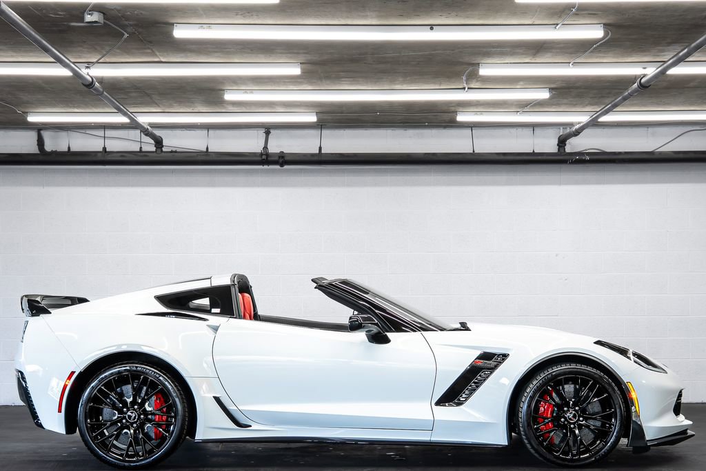 Used 2015 Chevrolet Corvette Z06 w/ 3LZ Preferred Equipment Group image 7