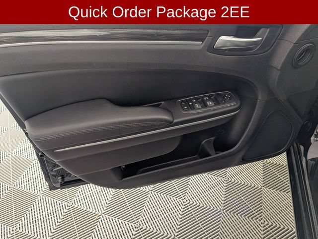 Used 2022 Chrysler 300 Touring w/ Sport Appearance Package RWD image 11