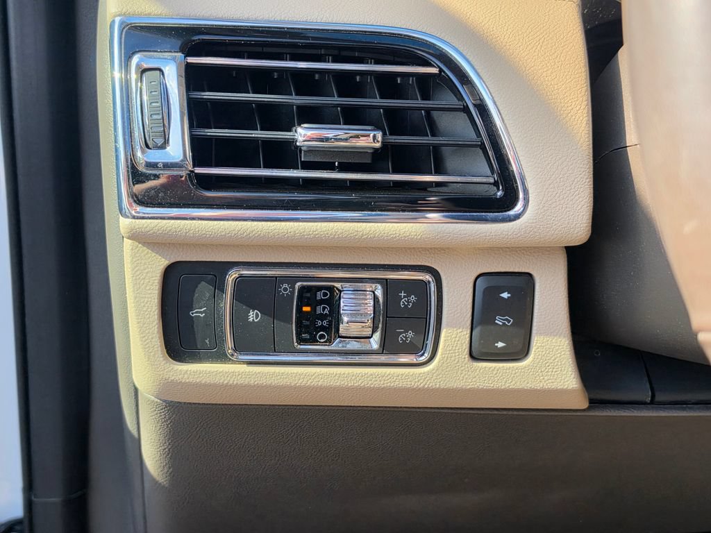 Used 2022 Lincoln Navigator Reserve AWD/4WD image 17