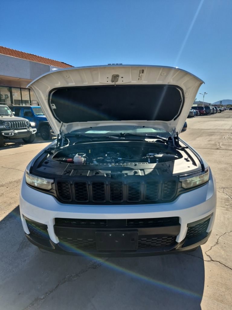 Used 2023 Jeep Grand Cherokee L Altitude AWD/4WD image 69