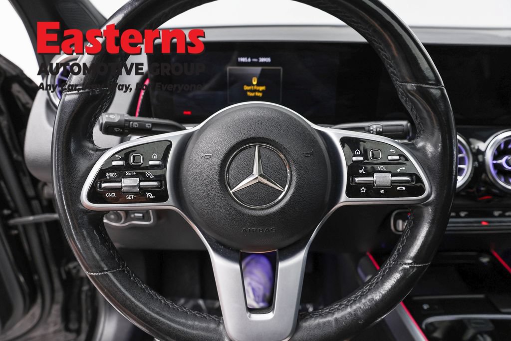 Used 2022 Mercedes-Benz GLB 250 4MATIC w/ Premium Package Lite image 10