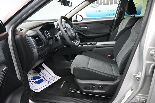 Used 2023 Nissan Rogue SV AWD/4WD image 12