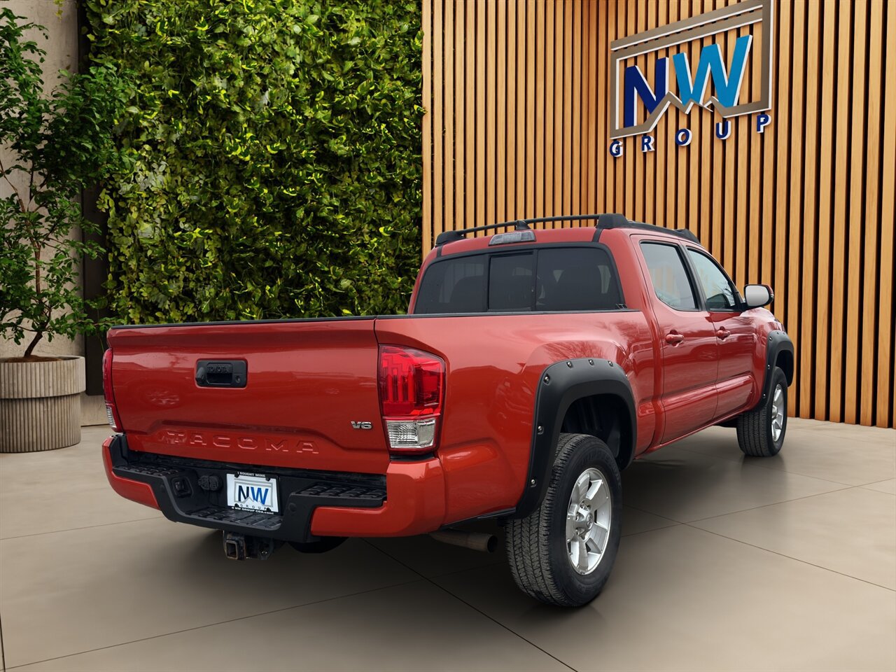 Used 2016 Toyota Tacoma TRD Sport AWD/4WD image 26