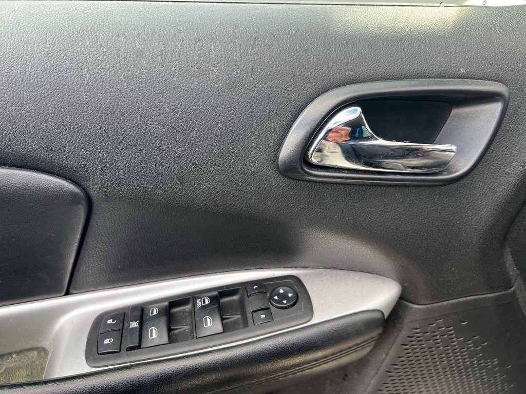 Used 2018 Dodge Journey SE image 10