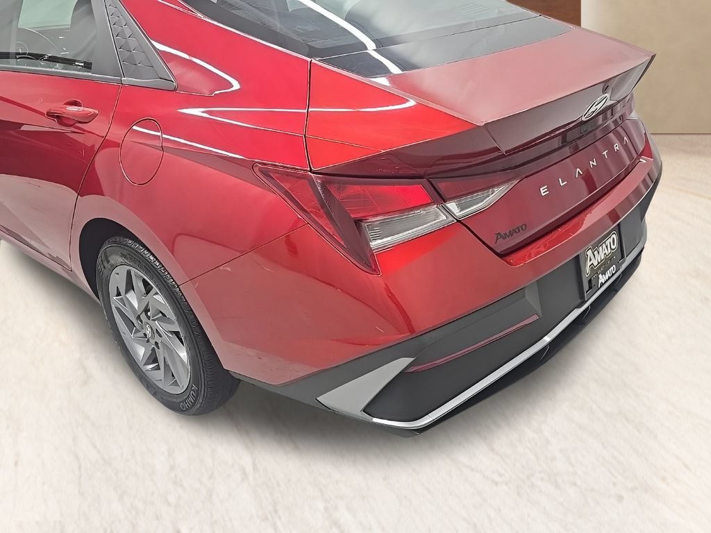 Used 2024 Hyundai Elantra SEL FWD image 38