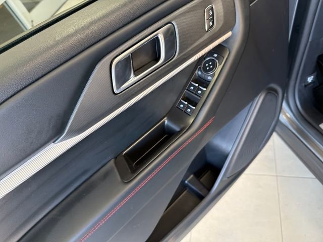 Used 2025 Ford Explorer ST-Line w/ ST-Line Street Pack image 12