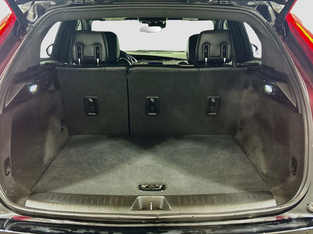 Used 2022 Cadillac XT4 Luxury w/ Cold Weather Package FWD image 23