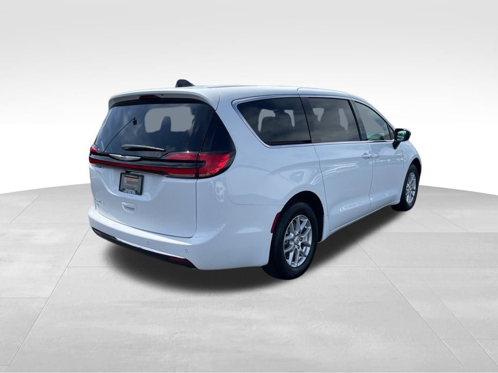 New 2026 Chrysler Pacifica Select image 8